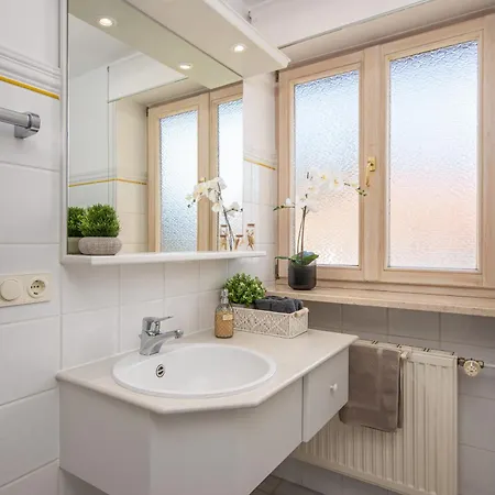 Apartman My - Traumhafte Mit Bergblick Und Sauna In Seenaehe